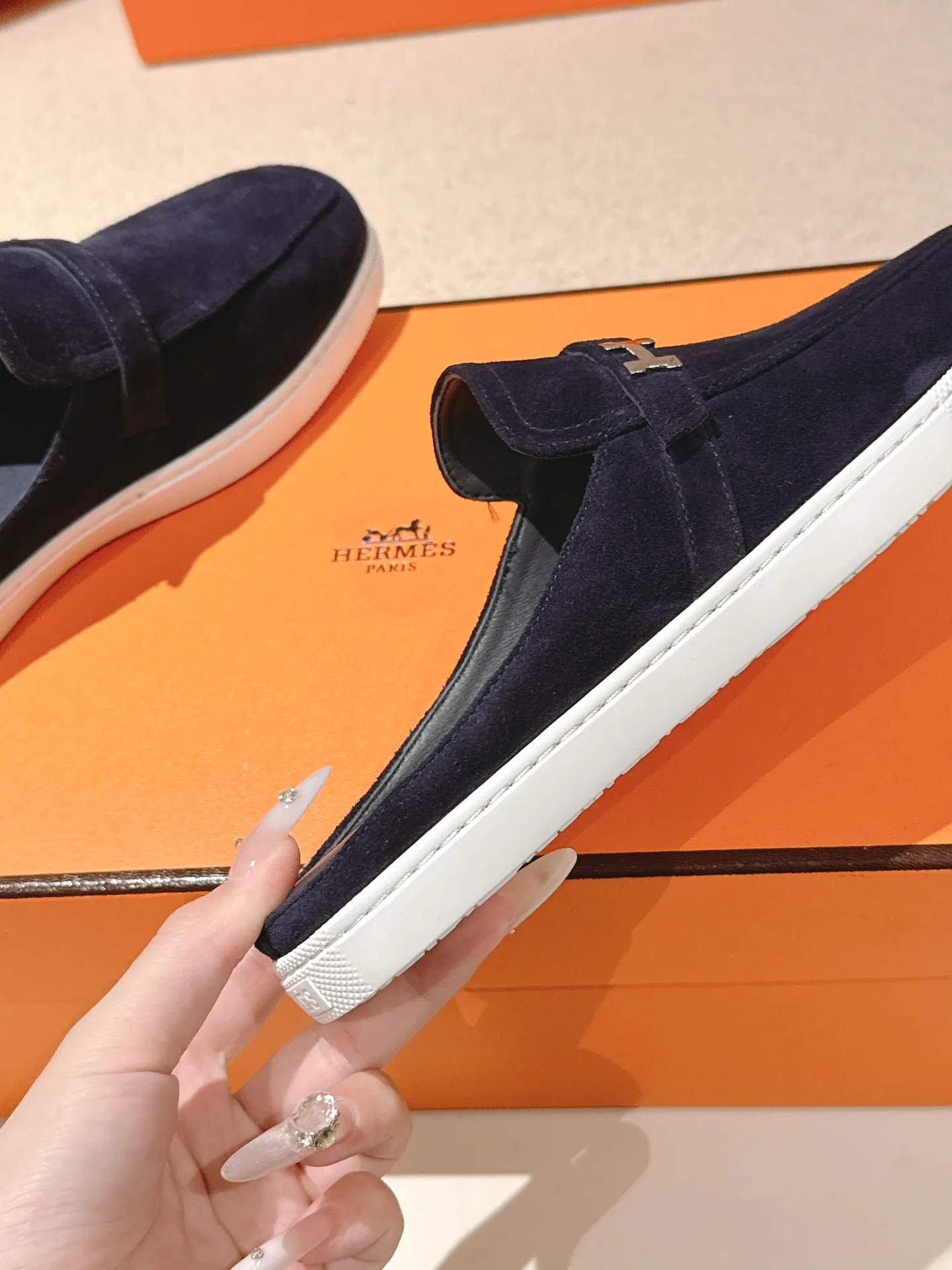 Men's men's shoes 💰560💰 Hermes 25ss new autumn and winter loafers, British retro design, classic and durable! Original reverse mold last, the ultimate 1:1 shape. Fabric: Cow suede/calfskin Lining: Imported sheepskin lining Outsole: Open-molded rubber sole Size: 35-45